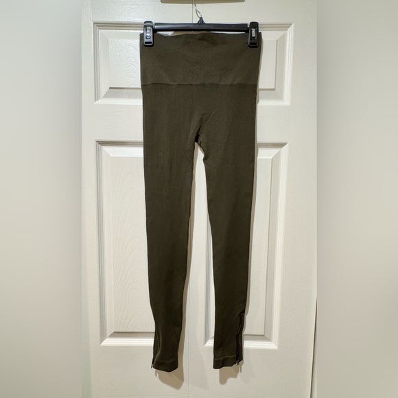 Olive Green High-Waisted Spanx Leggings with zipper ankles. Size Medium VGUC - Picture 1 of 9